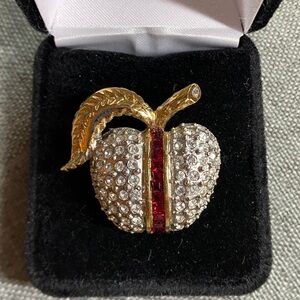Vintage Butler Apple Brooch – Rhinestone & Ruby Red Accent – Heavy Gold Plating